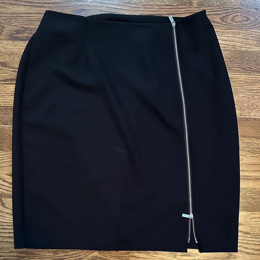 Chico’s Easywear Sleek Black Pencil Skirt with Zipper - Picture 5 of 5